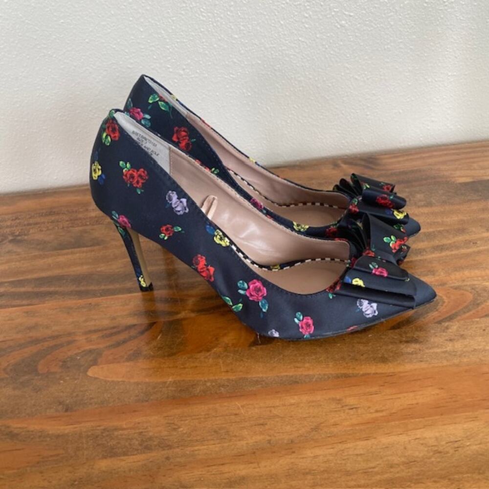 Betsey Johnson Bret Rose Print Stiletto Satin Heels Rockabilly Retro - Size 7 - Picture 2 of 9